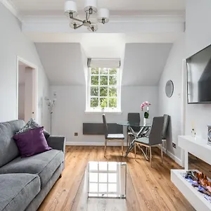Stylish With Minster Views I Pass The Keys Apartment York